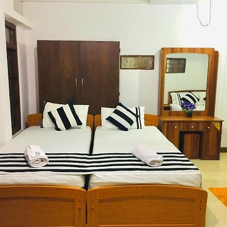 Aura City Hostel 阿努拉德普勒 外观 照片