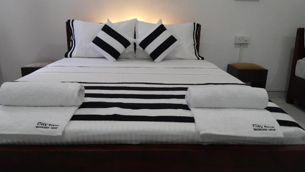 Aura City Hostel 阿努拉德普勒 外观 照片