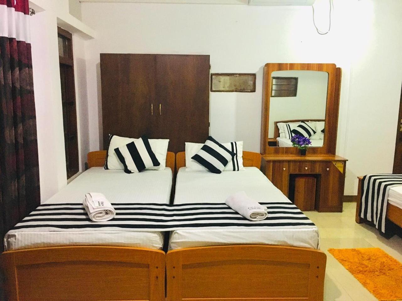 Aura City Hostel 阿努拉德普勒 外观 照片