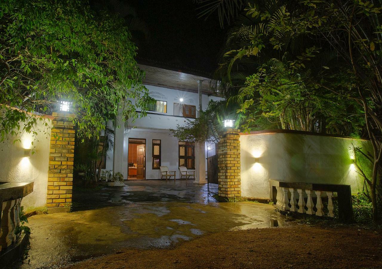Aura City Hostel 阿努拉德普勒 外观 照片