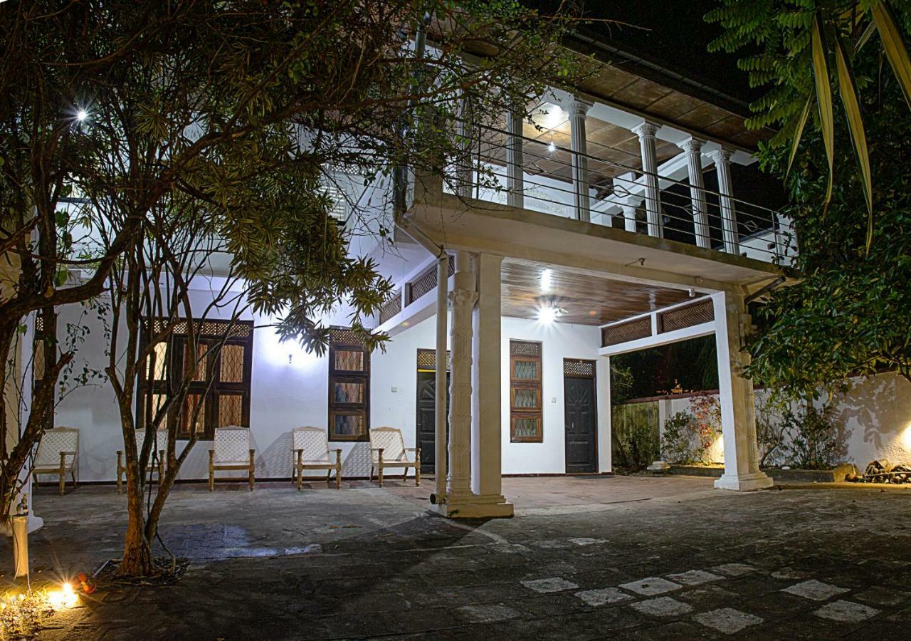 Aura City Hostel 阿努拉德普勒 外观 照片