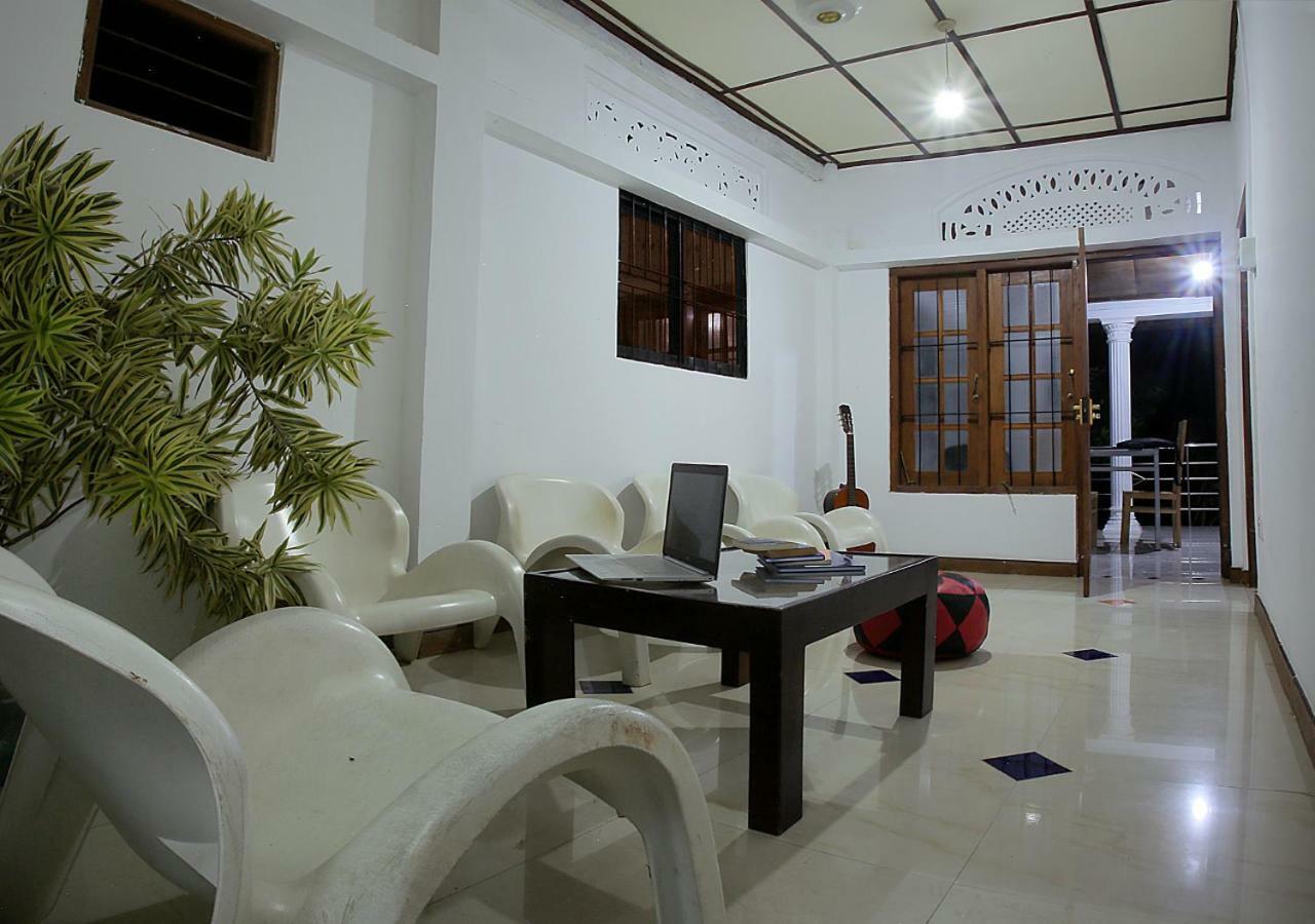 Aura City Hostel 阿努拉德普勒 外观 照片