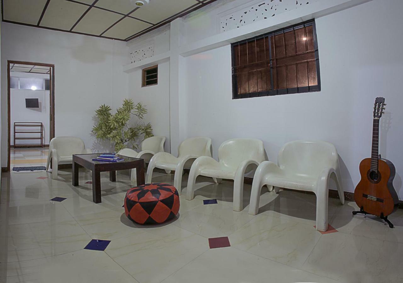 Aura City Hostel 阿努拉德普勒 外观 照片
